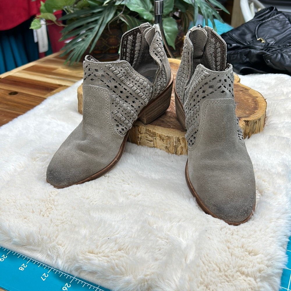 Vince Camuto ankle‎ boots size 4M